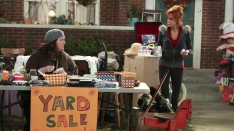 /shows/mike_and_molly/episodes/Yard Sale