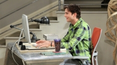 /shows/two_and_a_half_men/episodes/The 9:04 from Pemberton