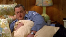 /shows/mike_and_molly/episodes/Molly's Out Of Town