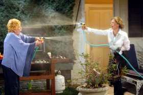 files/jeanne_cooper_jess_walton_cake_fight.jpg