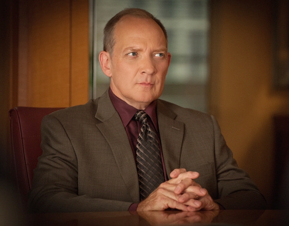 David Lee is up to something in "Trust Issues" - S6E2