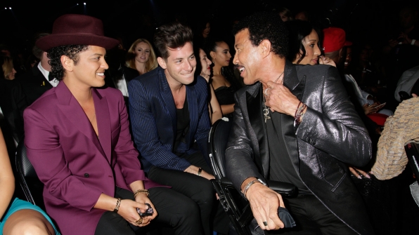 grammy-2016-bruno-mars-mark-ronson-lione