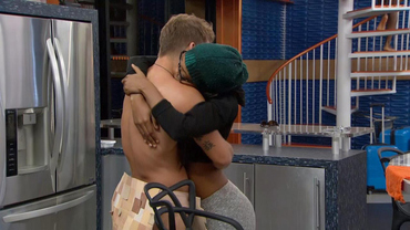 Try Not To Stare At Zakiyah And Paulie's Super-Awkward BB18 Hug