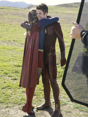 Behind The Scenes Photos From Supergirl / Flash Crossover Episode