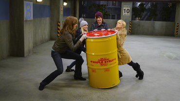 First Look: Bonnie Lures The Ladies Into A Sticky Situation